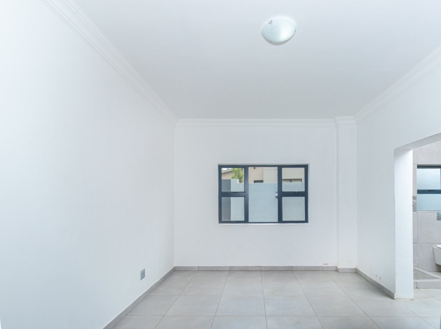 6 Bedroom Property for Sale in Gateway Manor North West